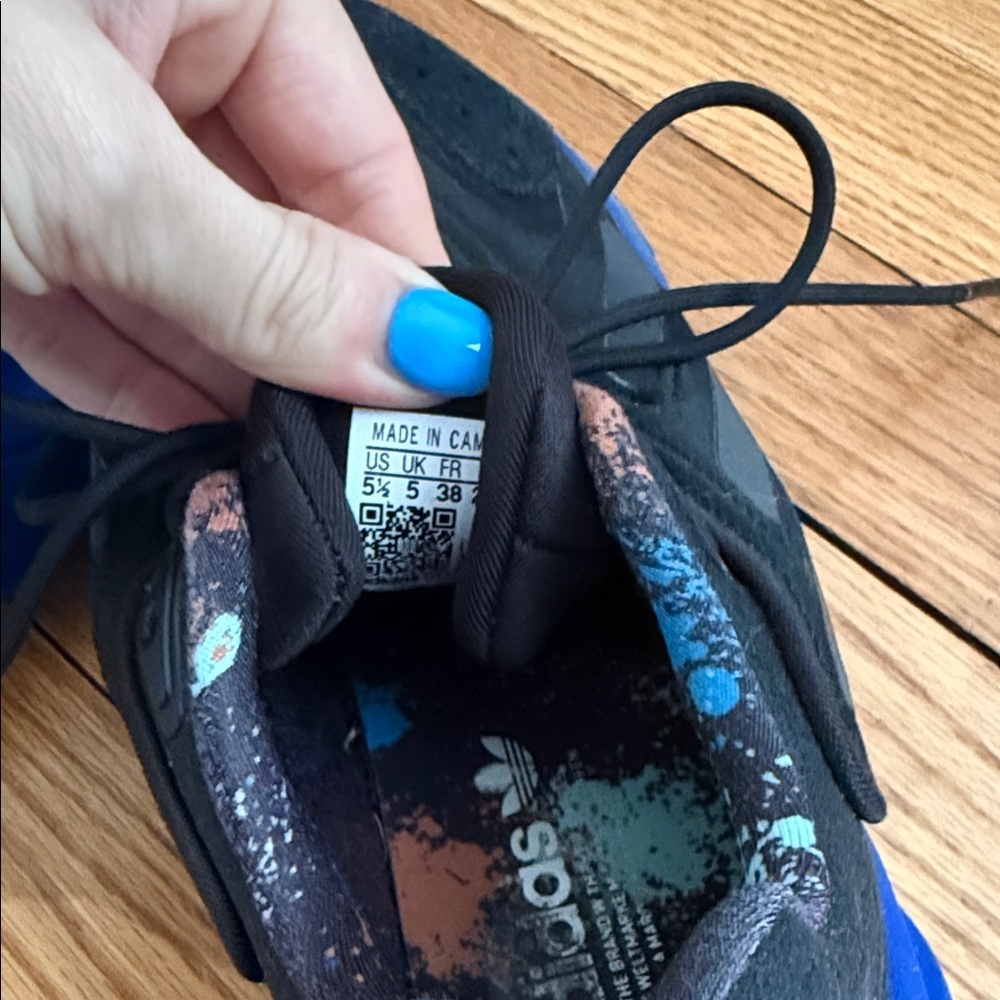 adidas Ozelia Sneakers - Black & Blue Sole - Picture 6 of 7